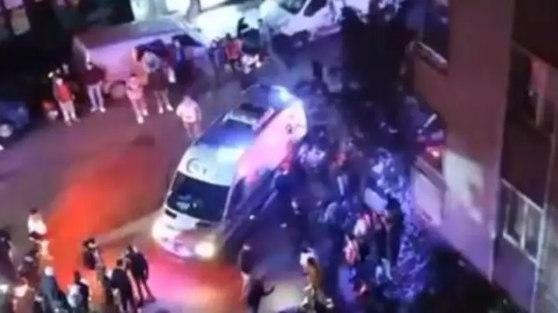 Bahçelievler'de Silahlı Korku: 1'i Ağır 3 Yaralı - Sokak Ortasında Kanlı Saldırı!