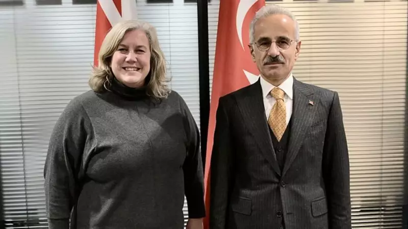 Bakan Uraloğlu, Londra'da İngiltere Ulaştırma Bakanı ile Görüştü