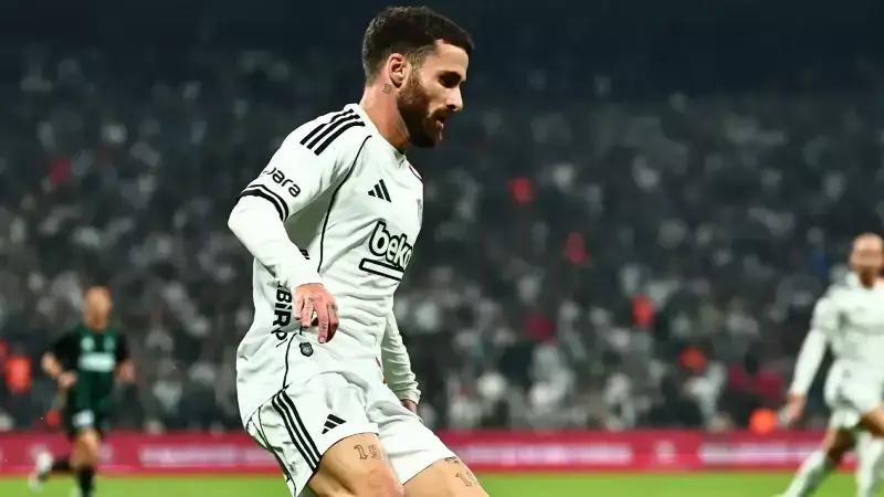 Beşiktaş'ta 3 Yıldız Sakat! Rafa Silva Antrenmana Çıkamadı