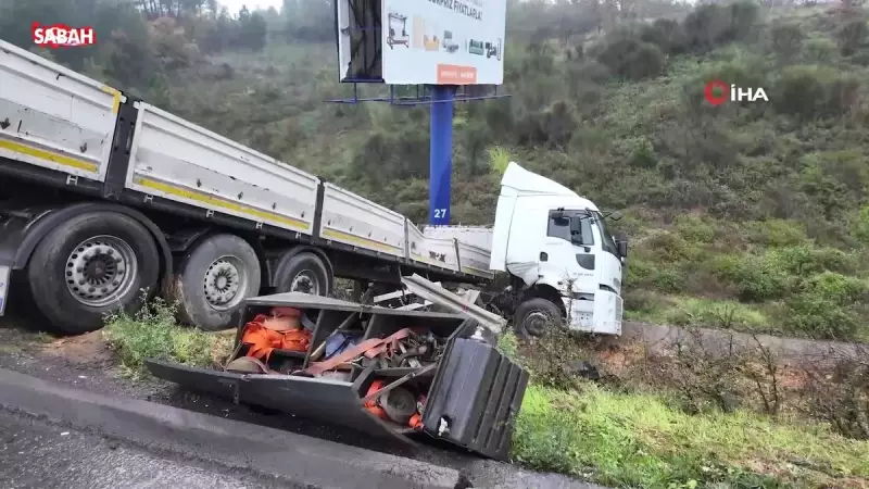 Beykoz'da Sağanak Yağış TIR'ı Devirdi: 1 Yaralı