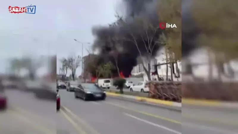 Beylikdüzü'nde Boş Kulübe Alev Alev Yandı: Siyah Duman Çevre İlçelerden Görüldü
