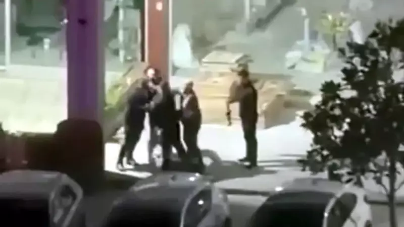 Beylikdüzü'nde Gasp Dehşeti: 4 Saldırgan Gençleri Darp Etti