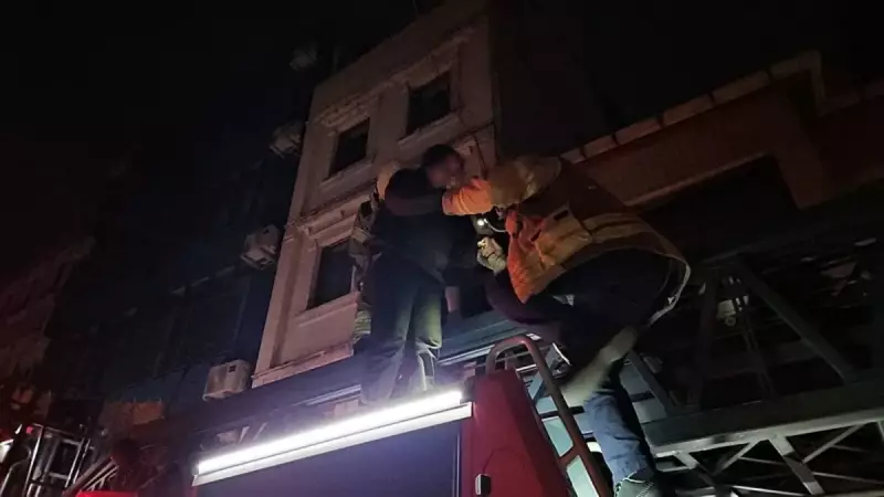 Beyoğlu'nda Gece Yarısı Dehşeti: Tarihi Binada Çıkan Yangında 4 Kişi Mahsur Kaldı!