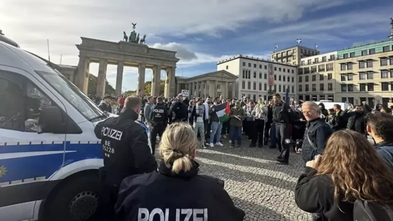 Brandenburg Kapısı'nda Filistin Eylemi: 6 Gözaltı