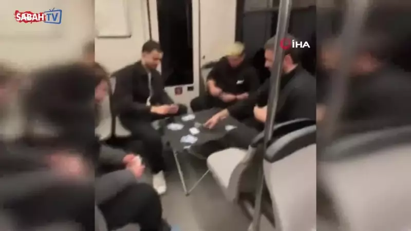 Bursa metrosunda gençler masa kurup kağıt oyunu oynadı