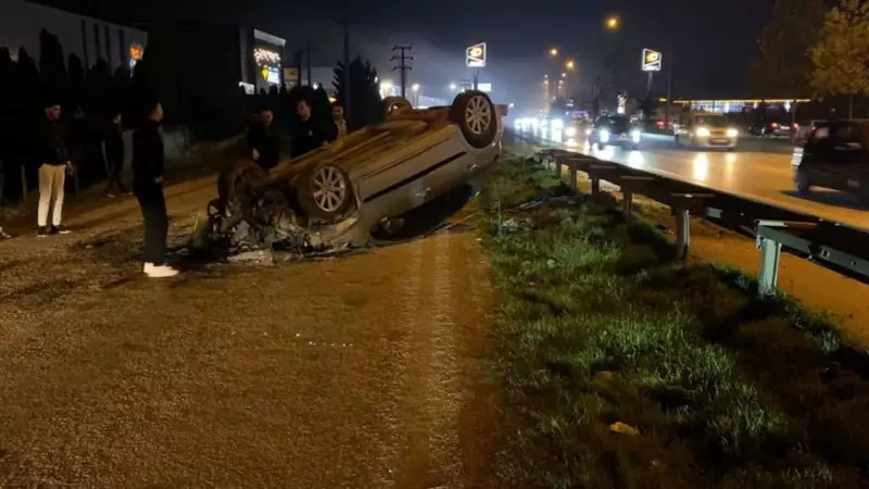 Bursa'da Kontrolden Çıkan Otomobil Ters Döndü: 2 Yaralı