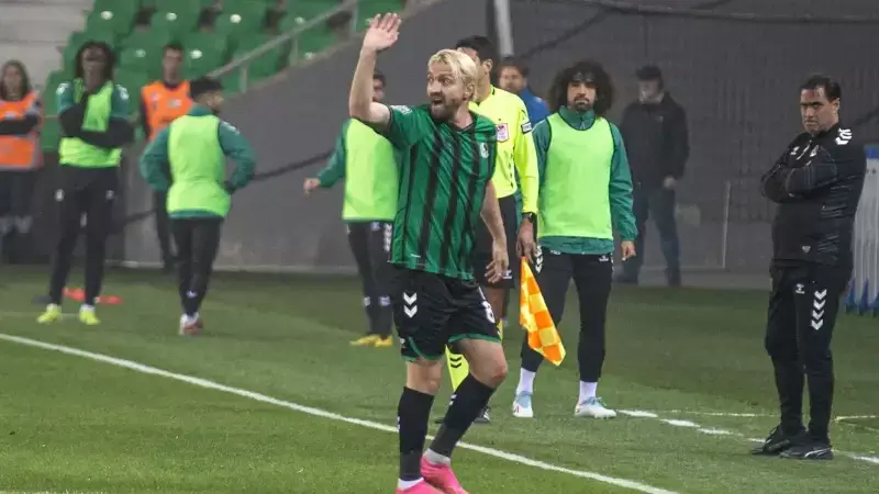 Caner Erkin, Sakaryaspor'da 8. Maçında 3. Kırmızı Kartını Gördü