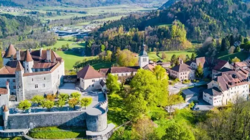 Cenevre'nin Kasım Sırrı: Saklı Köşeler ve Gerçek Tatlar