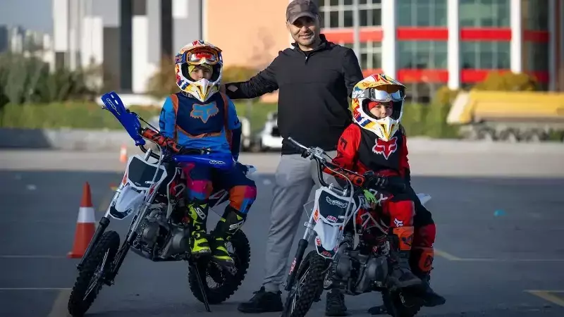 Cenk Sargın: Boş Pazar Alanını Çocukları İçin Motosiklet Pistine Dönüştürdü