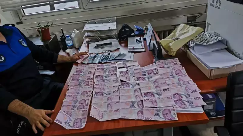 Cumhuriyet Meydanı'nda Dilenci Kadından 12.200 Lira Ele Geçirildi