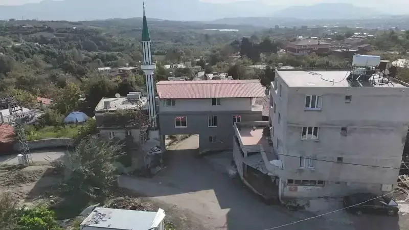 Defne'de Altından Yol Geçen Cami: 1974'ten Günümüze Mimari Mucize