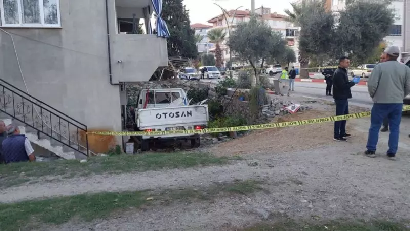 Denizli'de Kamyonet Ağaca Çarptı: 1 Ölü, 4 Yaralı