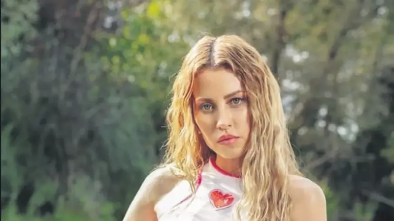 Derya Uluğ ve Nişanlısı Komşusundan Şikayetçi: Kapıya Dayanıp Tehdit Etti