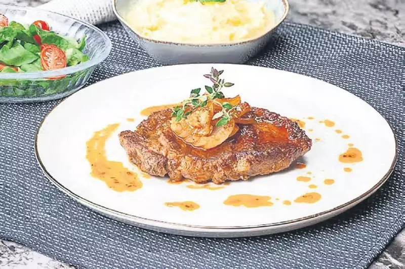 İdil Açıkalın'dan Misafir Menüsü: Soslu Biftek ve Mandalinalı Muhallebi