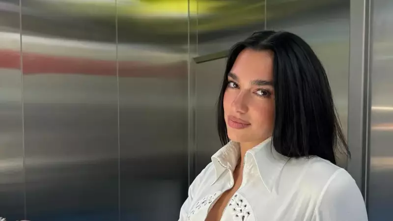 Dua Lipa'nın Brezilya Pozları Sosyal Medyayı Salladı: 1 Milyon Beğeni