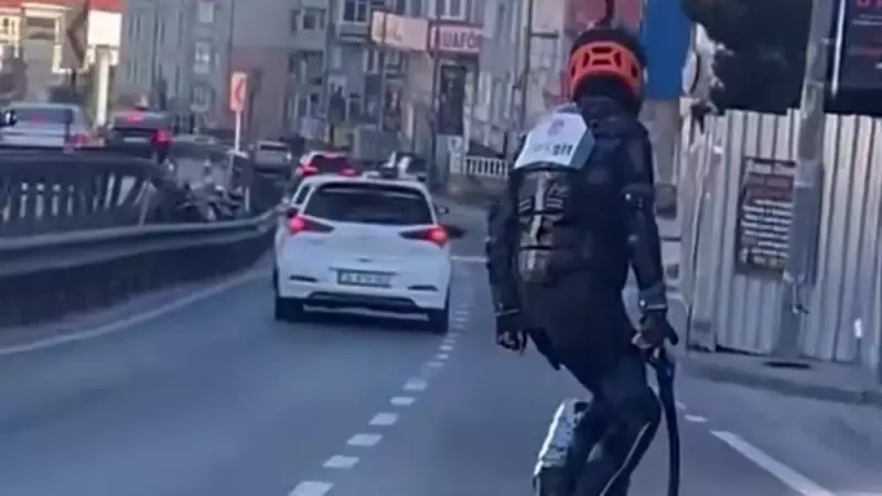 E-5'te Scooter'la Yapılan Tehlike Dolu Yolculuk Kameralara Yakalandı