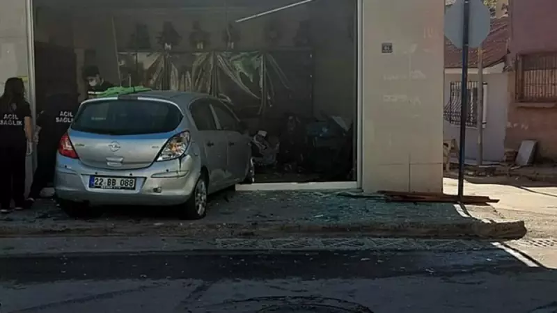 Edirne'de Akıl Almaz Kaza: Otomobil Ekmek Fırınına Dalarak Büyük Panik Yaşattı!