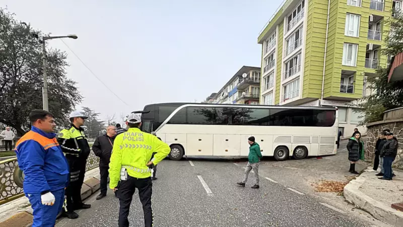 Edirne'de Tur Otobüsü Ters Yöne Girdi: Trafik Felç Oldu!