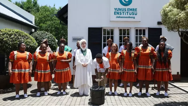 Emine Erdoğan Güney Afrika'da Yunus Emre Enstitüsünü Ziyaret Etti