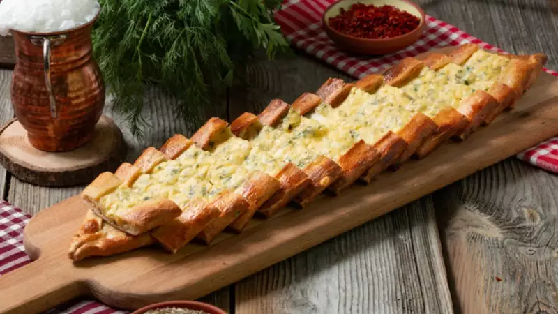 Evde Mükemmel Peynirli Pide: Fırından Çıkar Çıkmaz Tükeniyor!