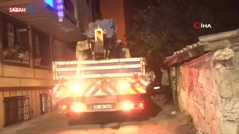 Eyüpsultan'da Vinç Felaketi: Sokak Adeta Savaş Alanına Döndü!