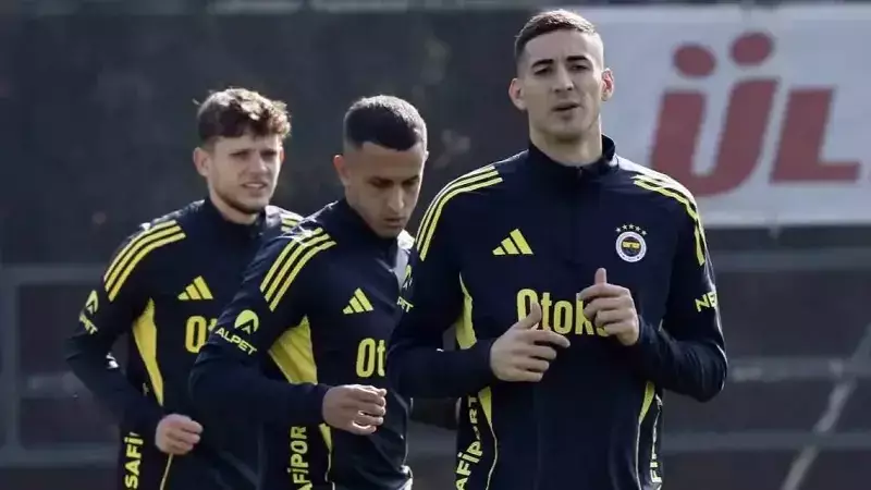Fenerbahçe'de Viktoria Plzen Heyecanı! Kamptan İlk Görüntüler ve Sürpriz İsimler