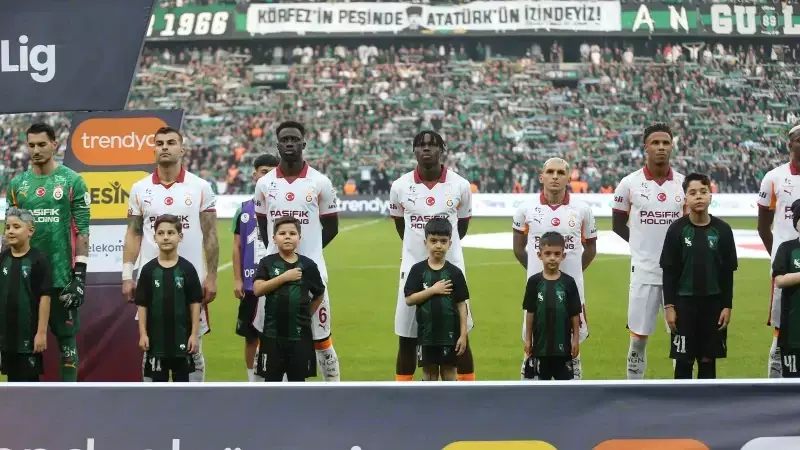 Galatasaray'da Sakatlık Şoku: Davinson Sánchez Oyunu Terk Etti