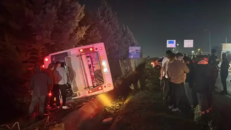 Gebze'de Servis Minibüsü Devrildi: 1'i Ağır 8 Yaralı