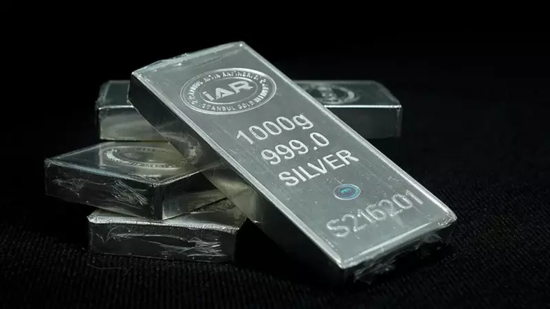Gümüş Fiyatları Tarihi Rekor Kırdı: Ons 56,9 Doları Aştı