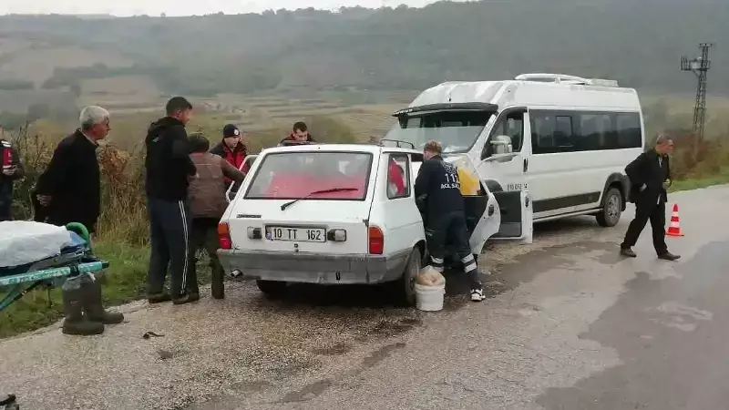 Gönen'de Trafik Kazasında Sıkışan Sürücü İtfaiye Ekiplerince Kurtarıldı