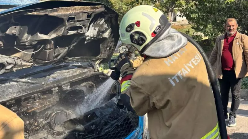 Hatay'da Minibüste Çıkan Yangın İtfaiye Ekiplerince Söndürüldü