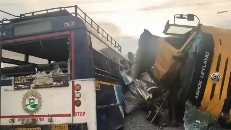 Hindistan'da Korkunç Kaza: Kamyon ile Otobüs Çarpıştı, 20 Can Gitti!