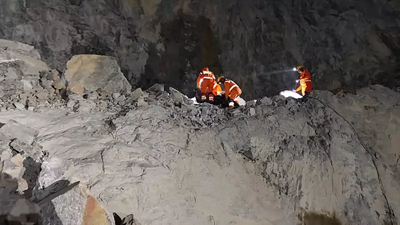 Hindistan'da Taş Ocağı Göçüğü: 1 Ölü, 15 Kişi Enkaz Altında
