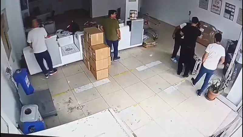 Kargo Dolandırıcılığında Suçüstü: 80 Bin TL'lik Paketle Yakalandı!