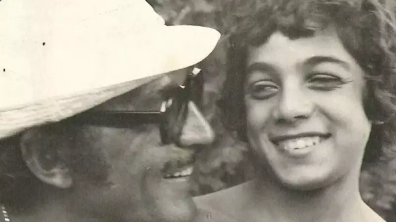 Kerem Alışık'ın Çocukluk Fotoğrafı Sosyal Medyayı Salladı!