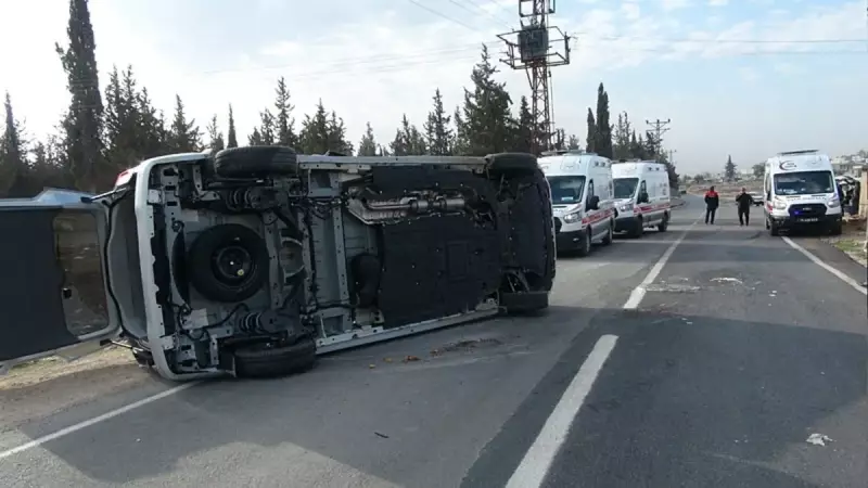 Kilis'te Feci Kaza! Hafif Ticari Araç ile Otomobil Çarpıştı: 4 Yaralı