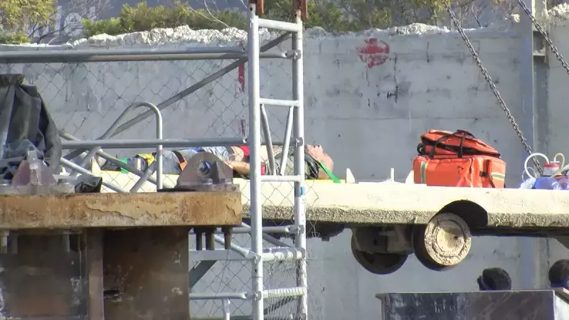 Küçükçekmece'de 18 Metre Derinlikteki Kuyuya Düşen İşçi Vinçle Kurtarıldı