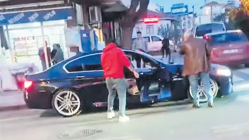 Kocaeli'de Eski Eşini Bıçaklayan Zanlı, Arkadaşını Otomobilde Katletti