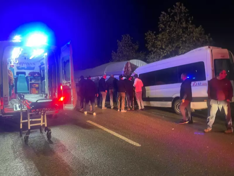 Kocaeli'de İşçi Servisi TIR'a Çarptı: 2'si Ağır 9 Yaralı