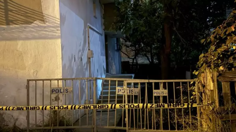 Kocaeli'de Kolonlarında Çatlak Tespit Edilen Bina Acilen Boşaltıldı