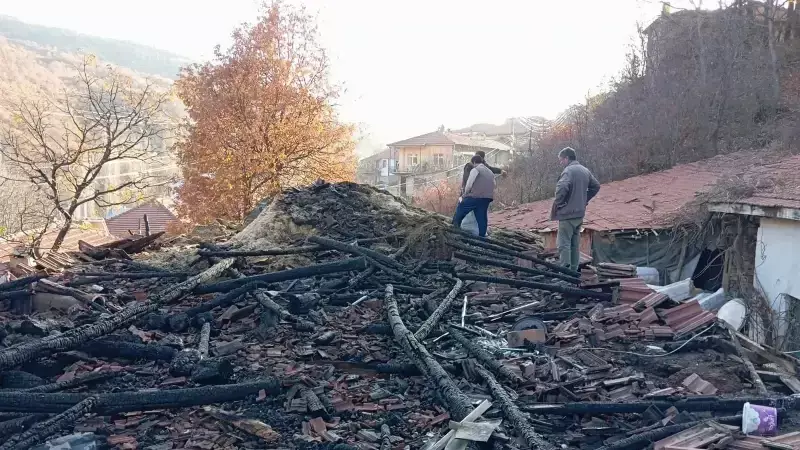 Konya Doğanhisar'da 2 Ev Yangında Kullanılamaz Hale Geldi