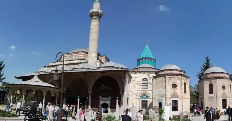 Konya Mevlana Müzesi: Ücretsiz Ziyaret ve Ulaşım Rehberi 2025
