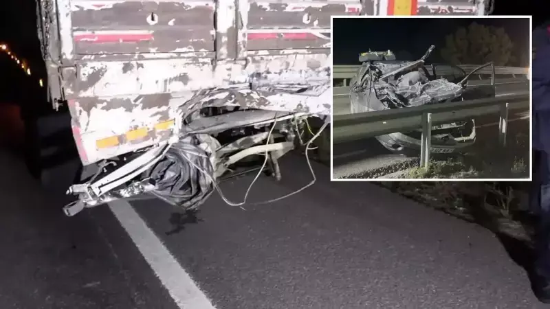 Korkunç Kaza: TIR'ın Arkasına Çarpan Otomobil Hurda Yığınına Döndü, 1 Kişi Hayatını Kaybetti