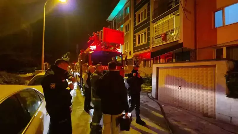 Kütahya'da 5 Katlı Binada Çıkan Yangın Kontrol Altına Alındı