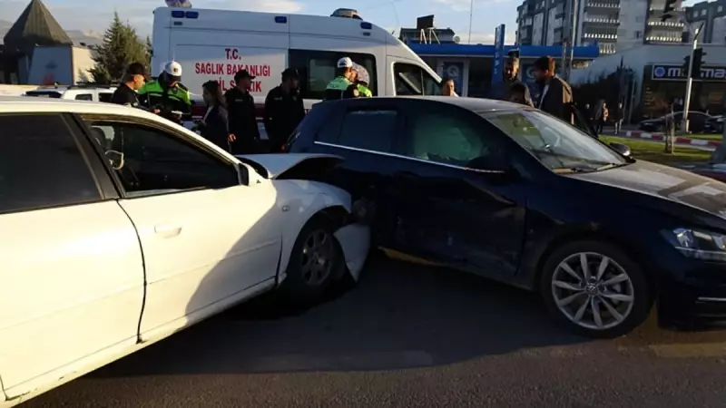 Malatya'da Feci Kaza! İki Araç Korkunç Şekilde Çarpıştı: 1 Yaralı