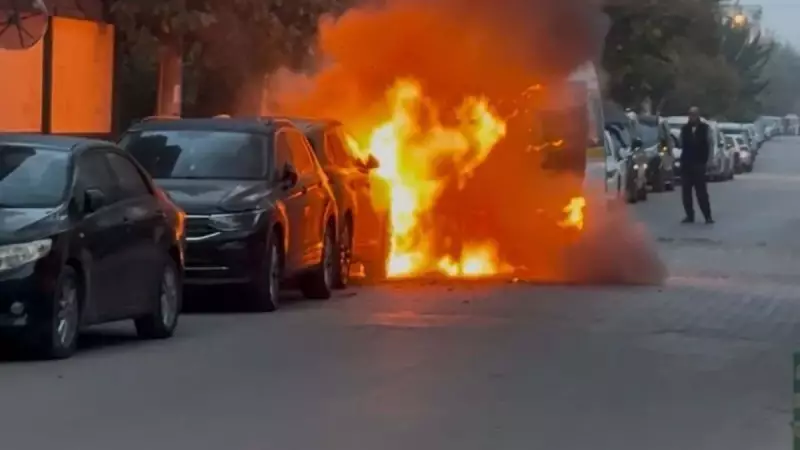 Manisa'da Öğrenci Servisinde Korkutan Yangın: Şoförün Soğukkanlı Müdahalesi Felaketi Önledi!