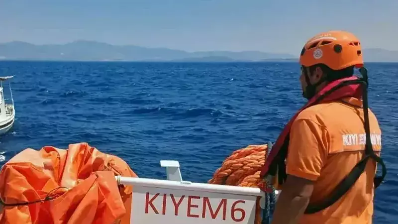 Marmara'da Fırtınaya Yakalanan Tekne Son Anda Kurtarıldı! İşte O Anlar