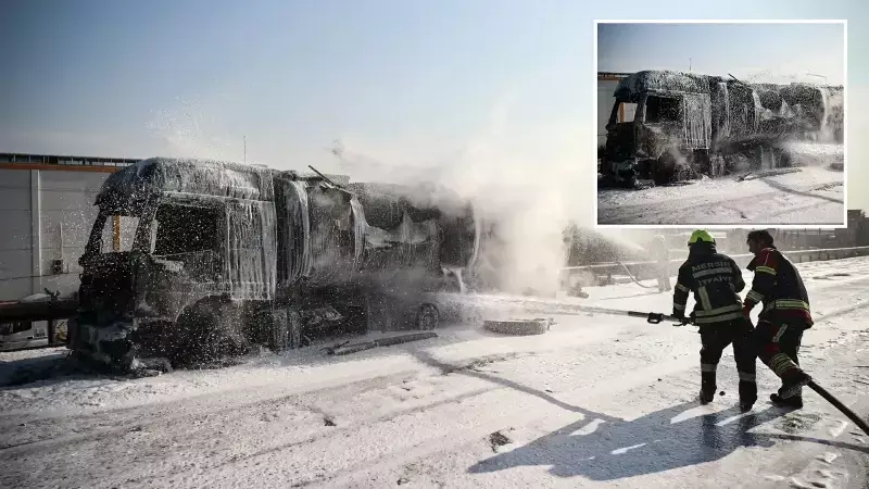 Mersin-Adana Otoyolu'nda Akaryakıt Tankeri Alev Aldı: Trafik Durdu