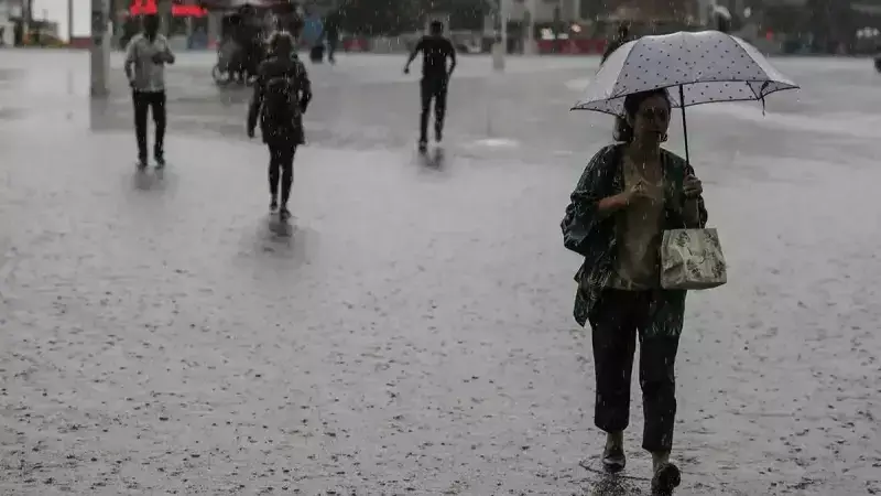 Meteoroloji Uyardı: Batı Bölgelerinde Yağış Başlıyor, Antalya ve Muğla'da Sarı Kod