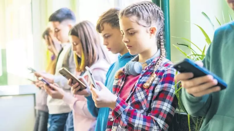 OECD Raporu: Avrupa'da Gençler ve Erkekler En Yalnız Grup